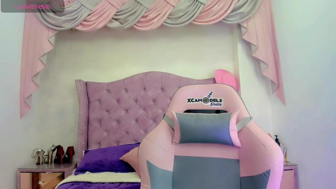 _Emily_Hots on Cam4 
