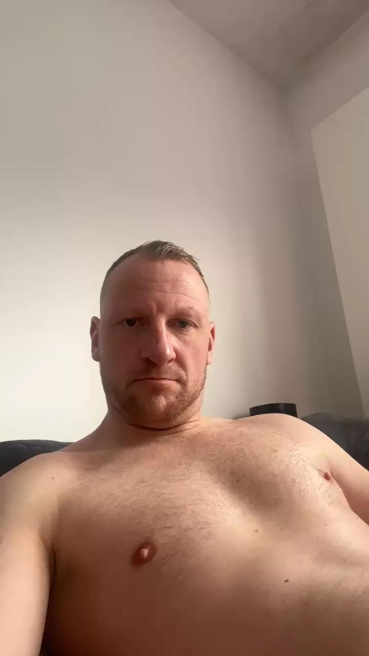 adig12001 on Cam4 
