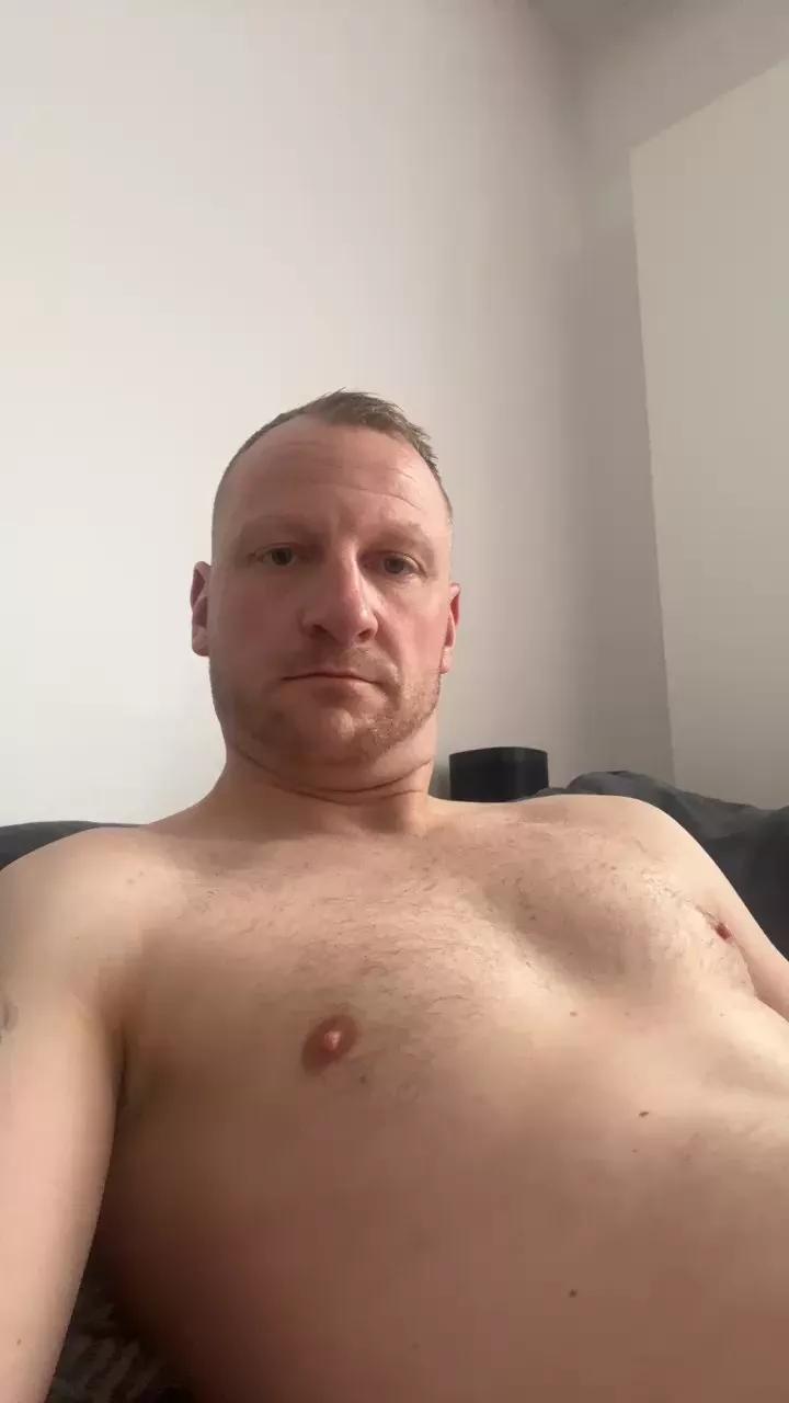 adig12001 on Cam4 