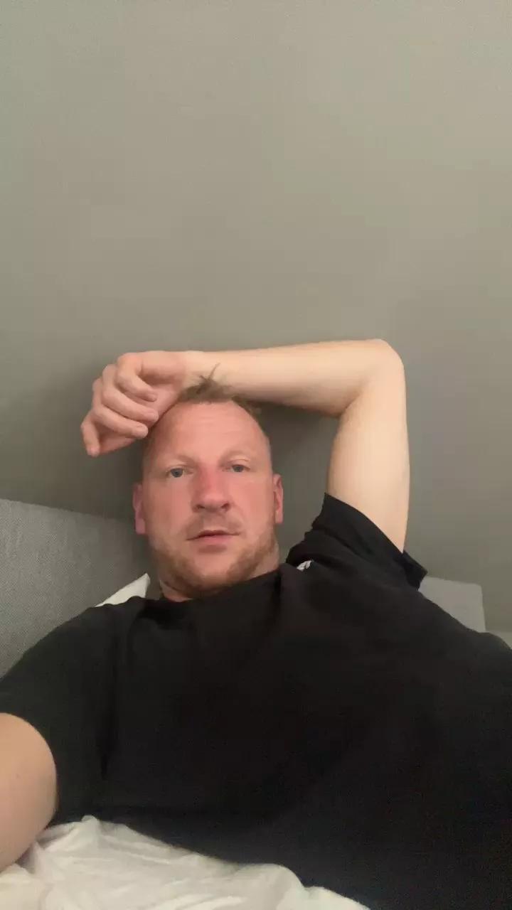 adig12001 on Cam4 