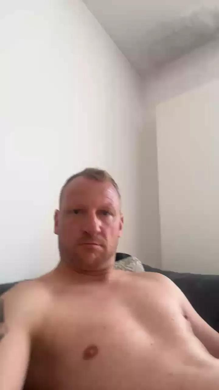 adig12001 on Cam4 