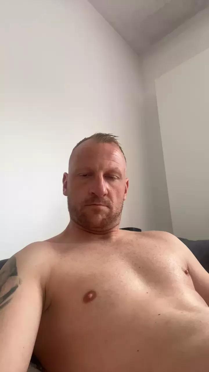 adig12001 on Cam4 