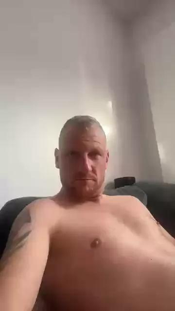 adig12001 on Cam4 
