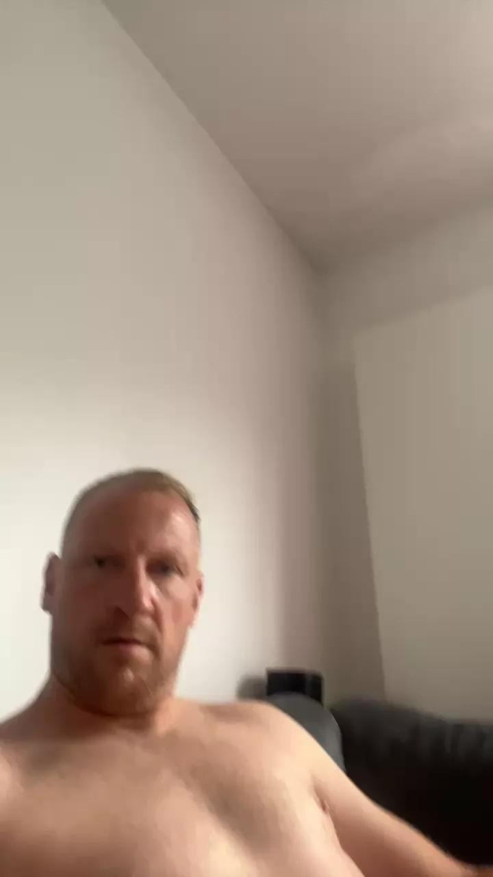 adig12001 on Cam4 