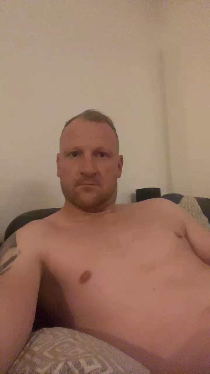 adig12001 on Cam4 