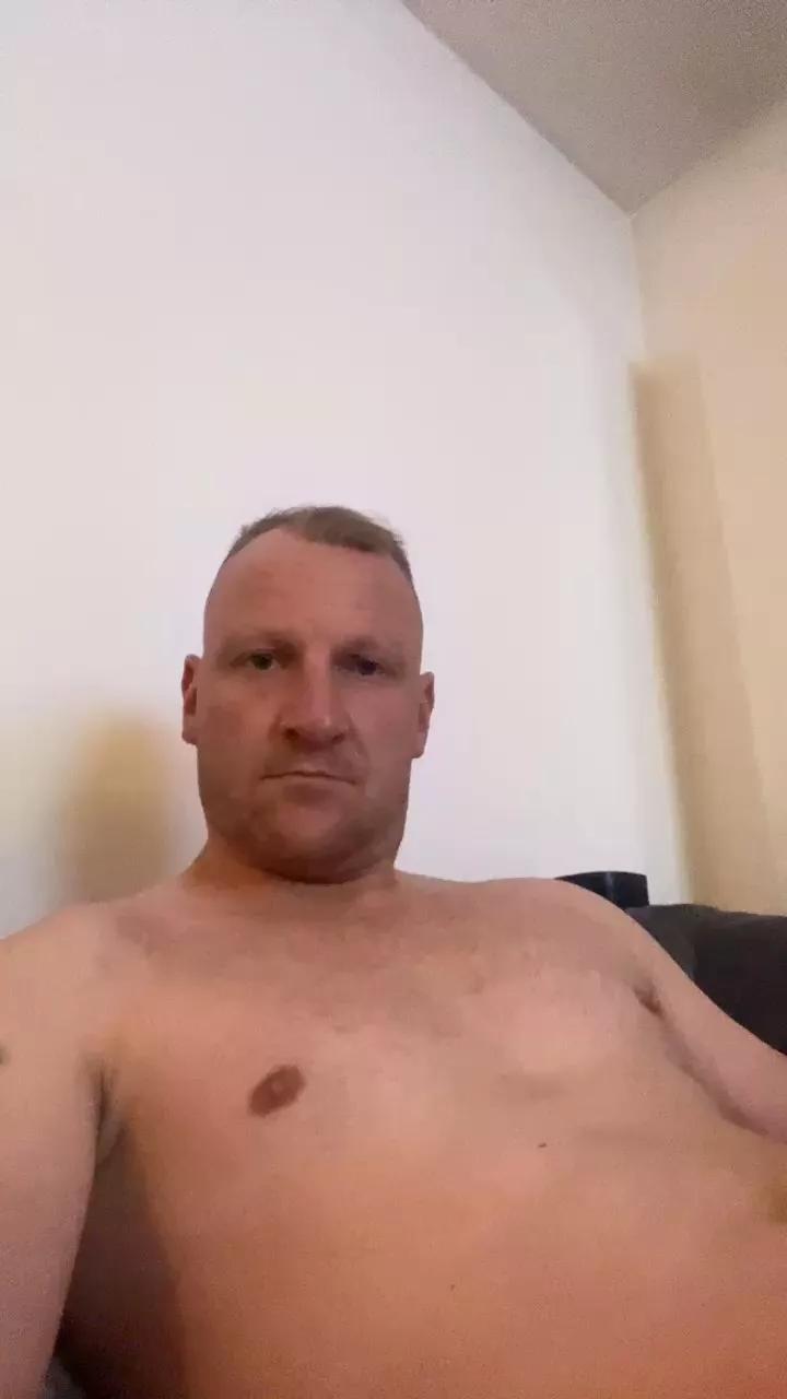 adig12001 on Cam4 