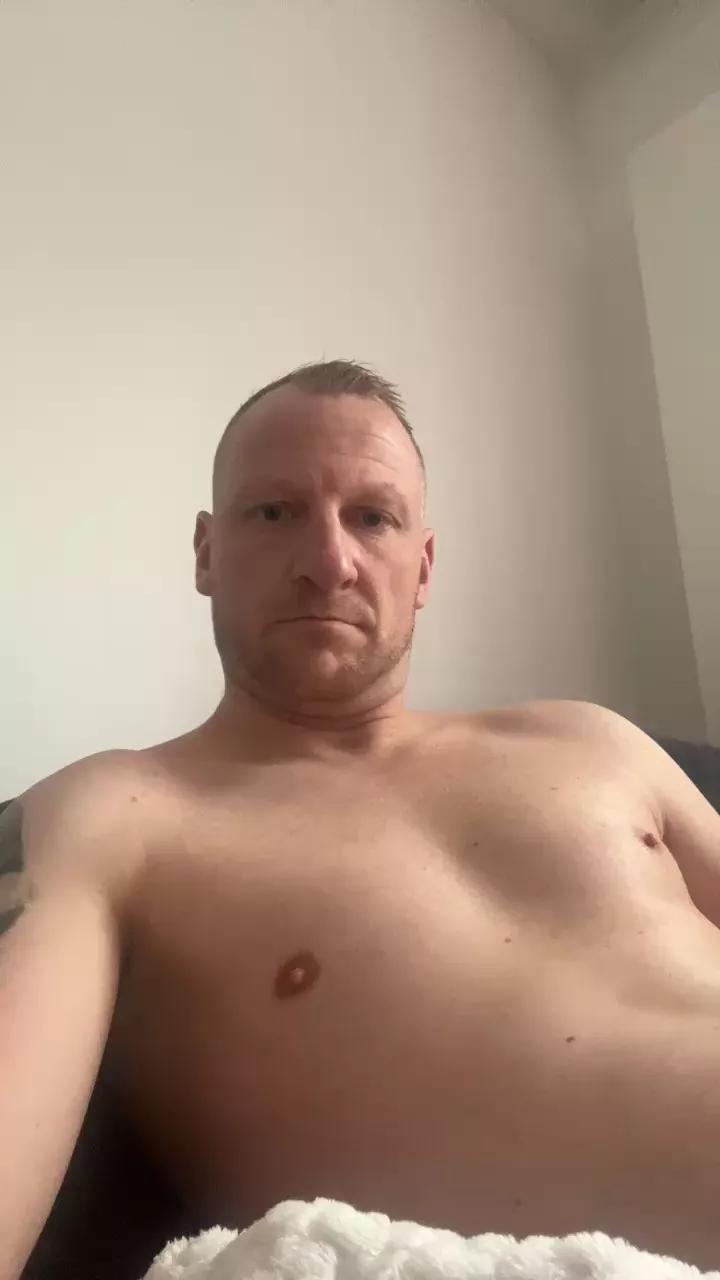 adig12001 on Cam4 