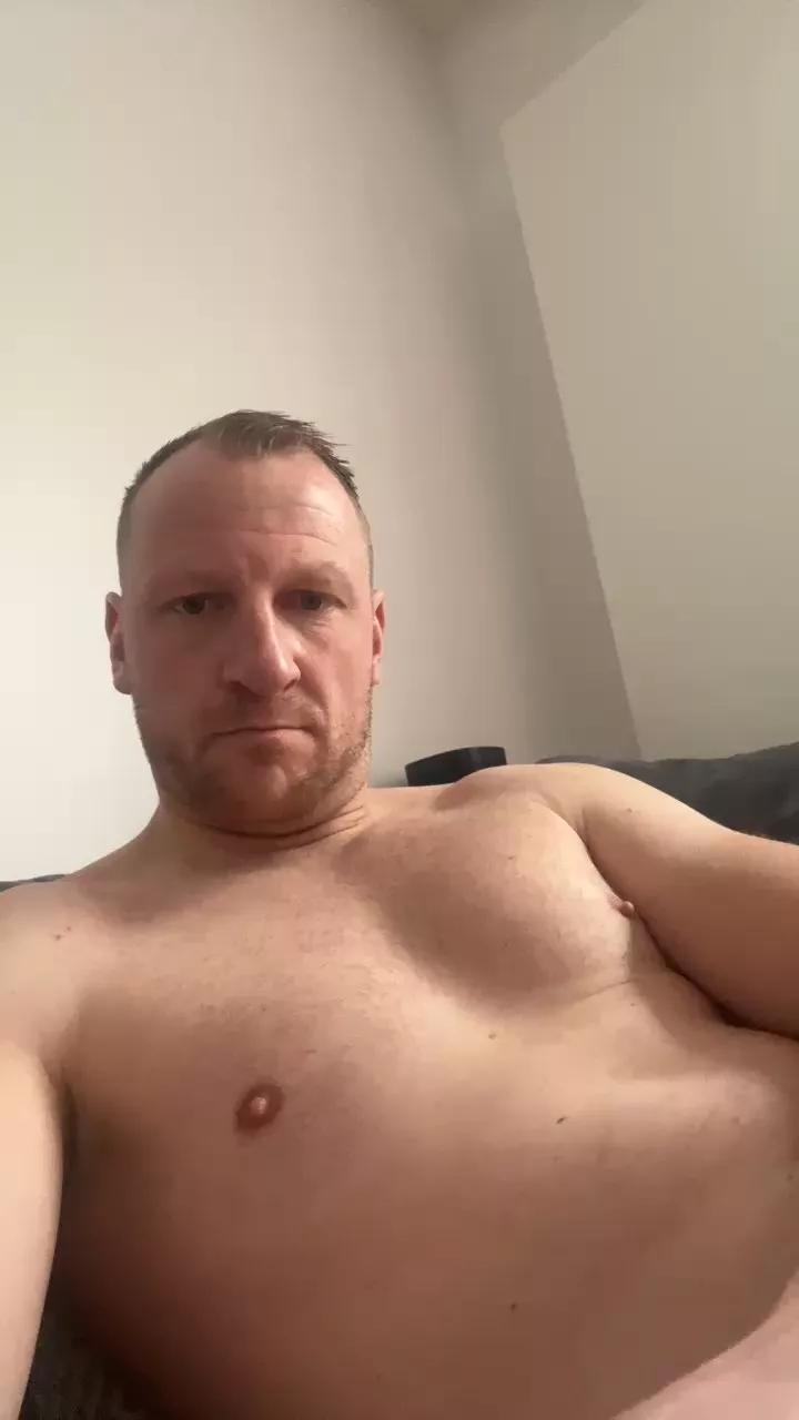 adig12001 on Cam4 
