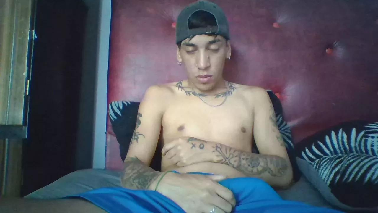 Alegoku1 on Cam4 