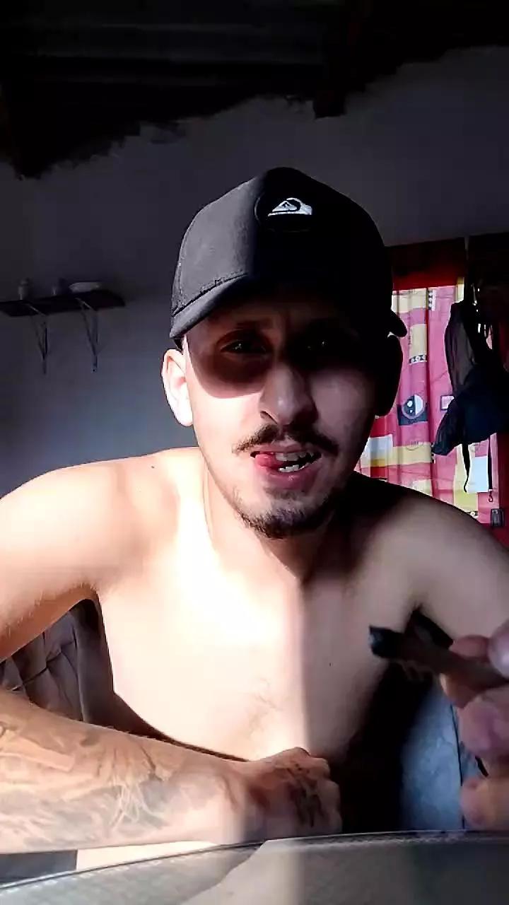 Alemaoroludo2 on Cam4 