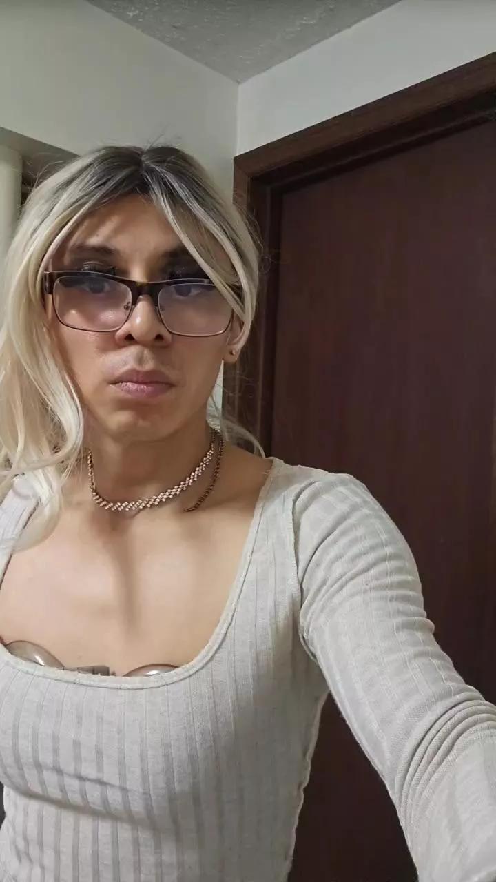 Alexayoungn on Cam4 