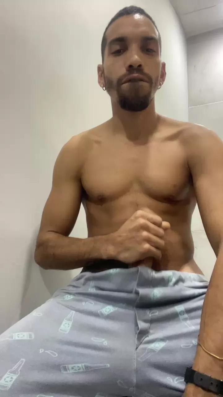 Alffredg_xxx on Cam4 