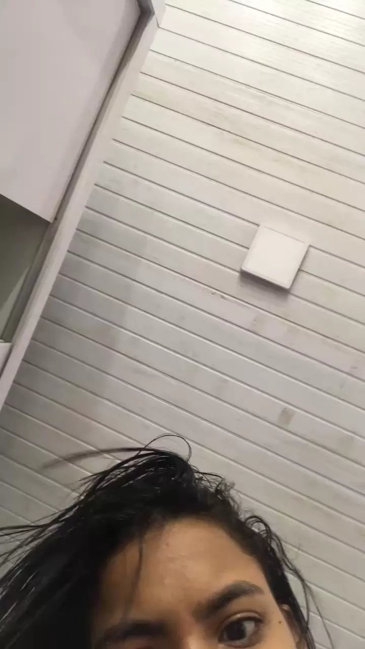 Offline Annyzinhaa on Cam4