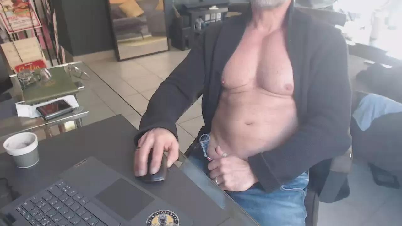 Aricky69_2 on Cam4 
