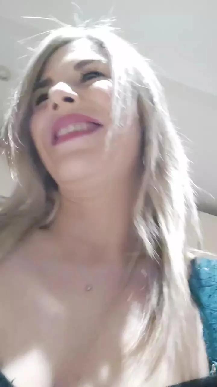 BadGirl974 on Cam4 