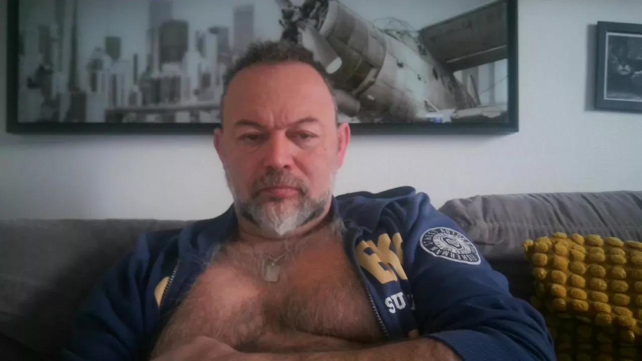 bear70s on Cam4 