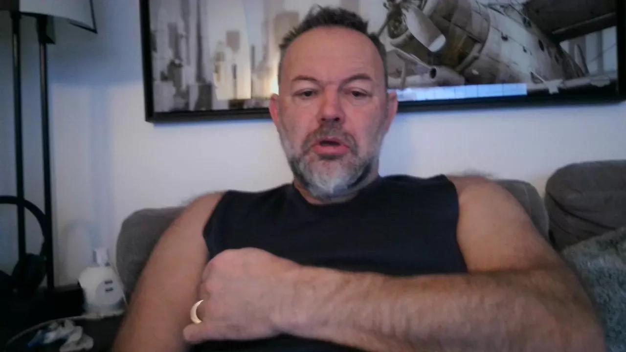 bear70s on Cam4 