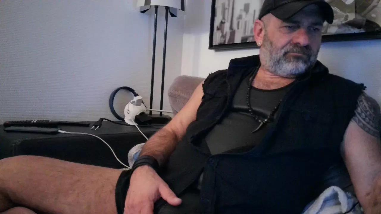 bear70s on Cam4 
