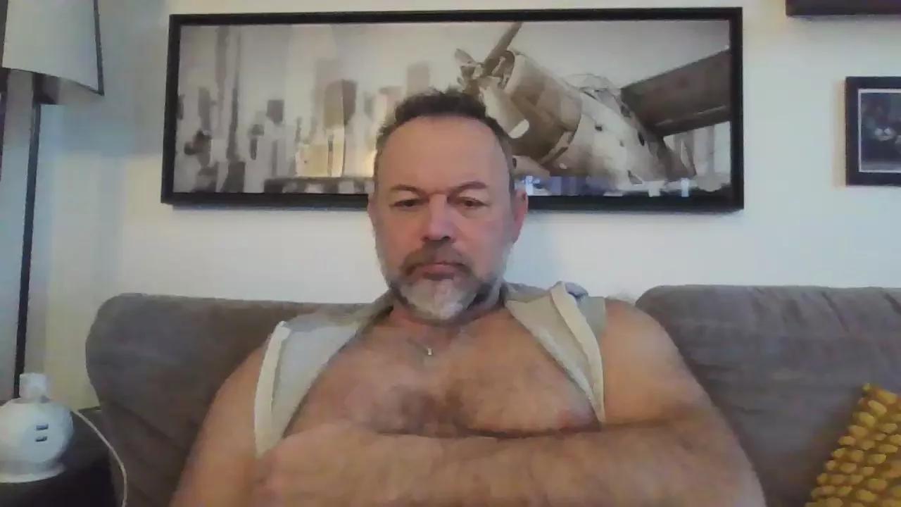 bear70s on Cam4 
