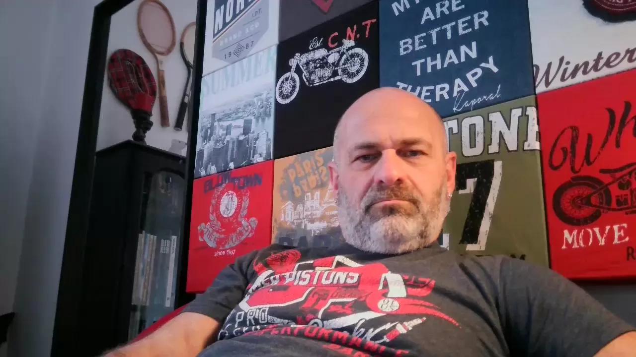 bear70s on Cam4 