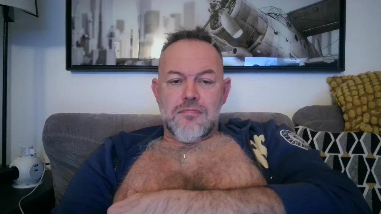 bear70s on Cam4 