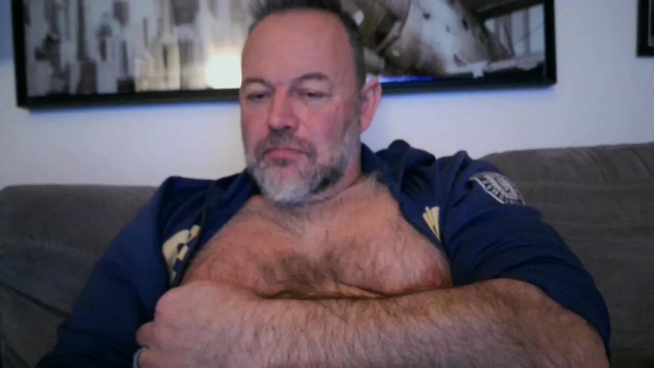 bear70s on Cam4 