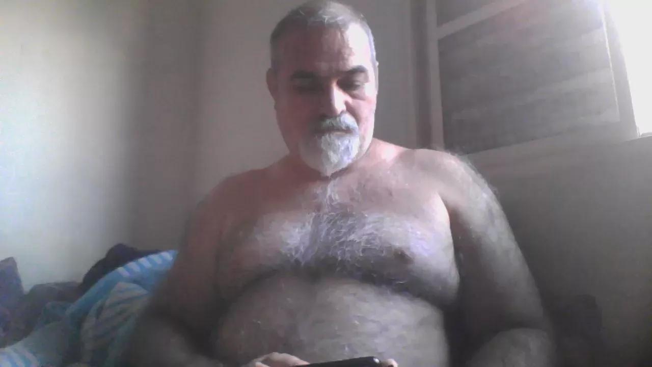 Bearoliverpcd on Cam4 