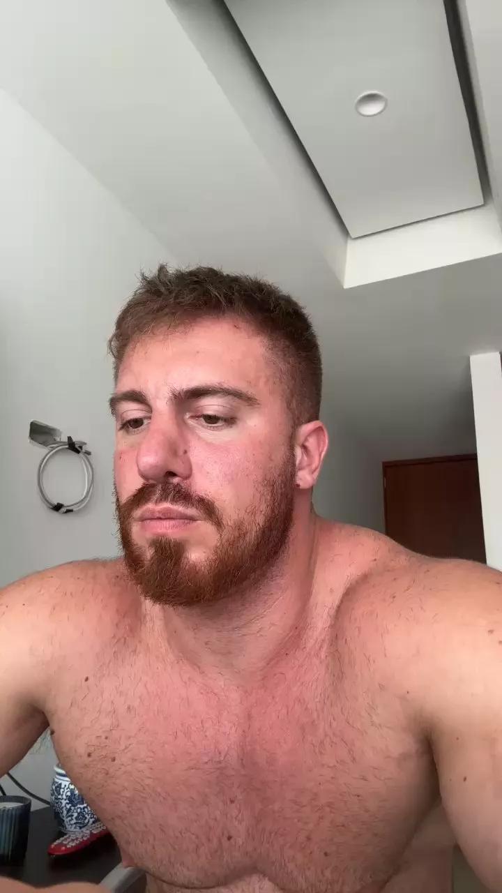 Bigwhitebull on Cam4 