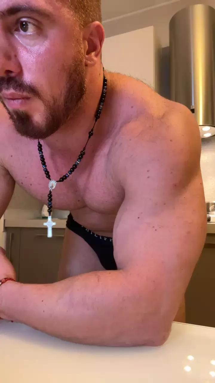 Bigwhitebull on Cam4 