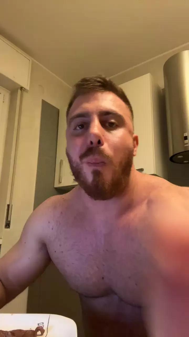 Bigwhitebull on Cam4 