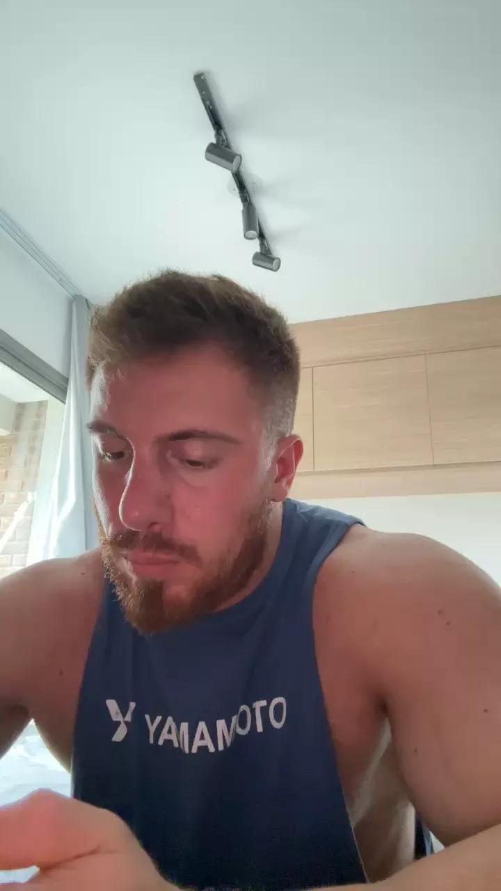 Bigwhitebull on Cam4 