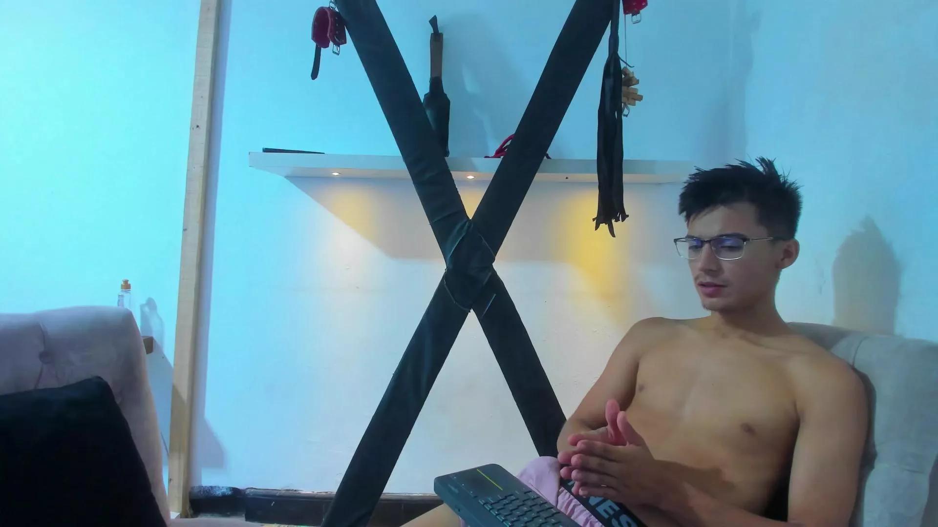 Brian_and_Luna on Cam4 