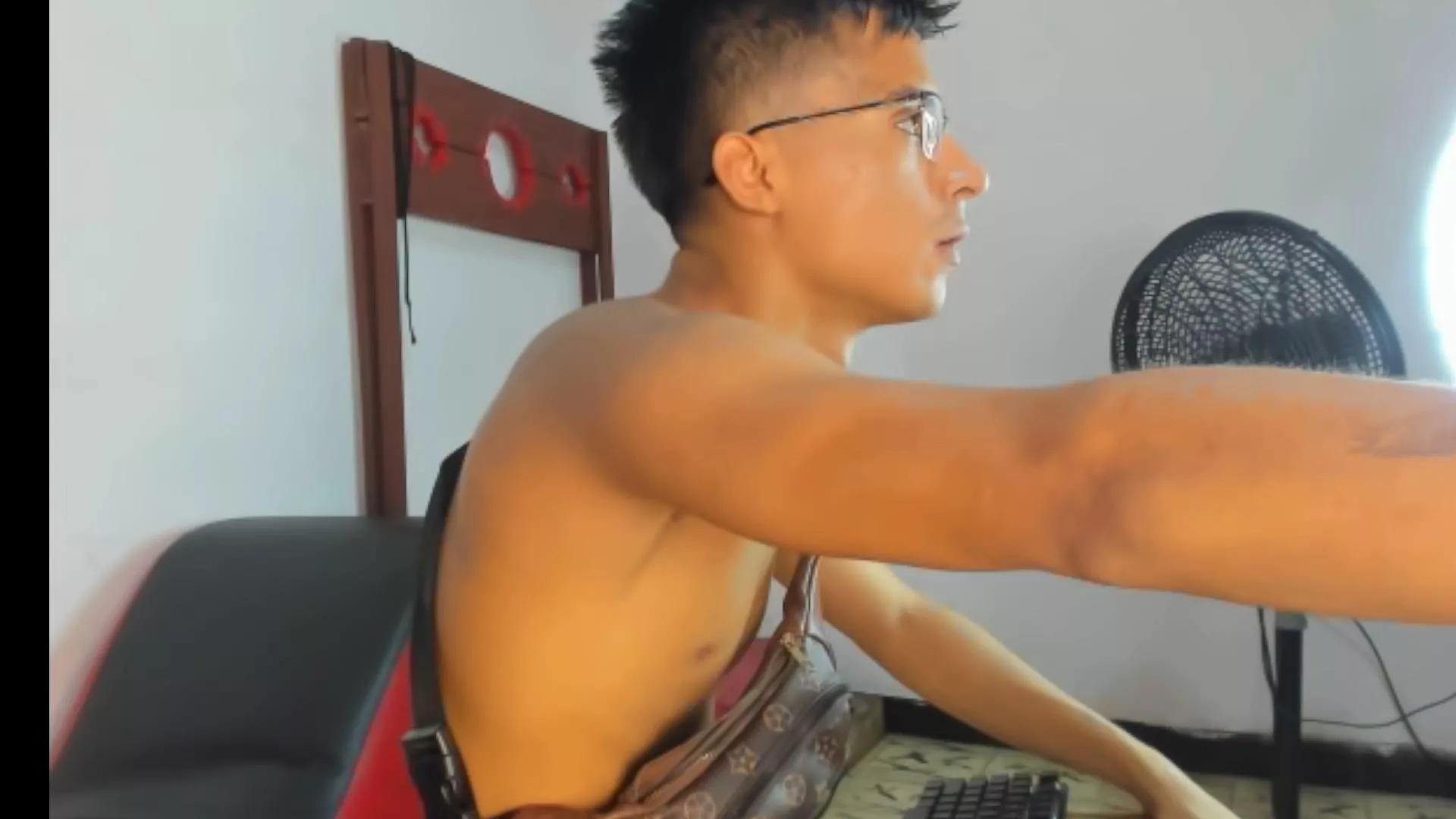 Brian_and_Luna on Cam4 