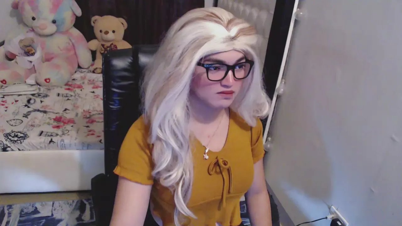 Offline Briana_slut on Cam4