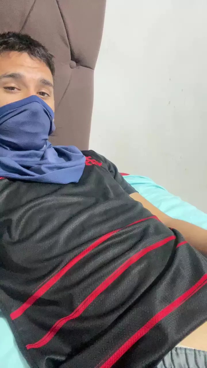 Offline Caio65432 on Cam4