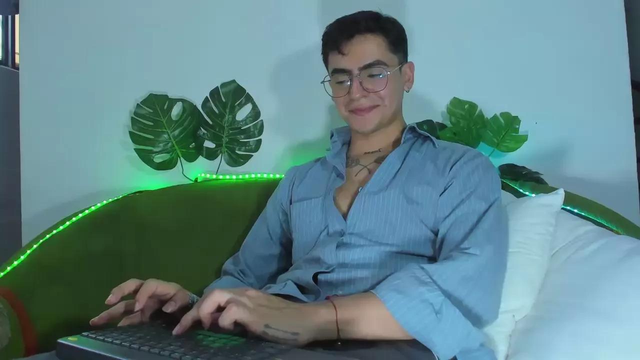 CamiiGuzman on Cam4 