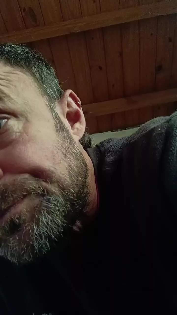 Offline Carlitos12 on Cam4