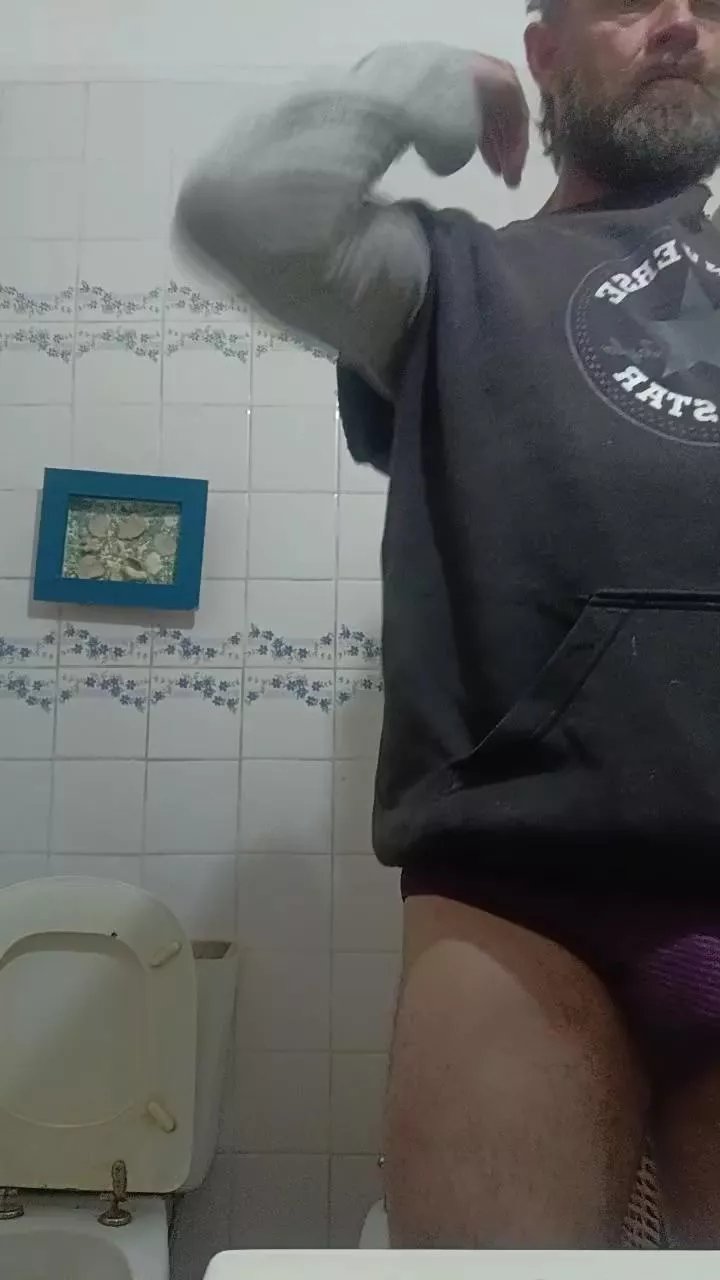 Offline Carlitos12 on Cam4