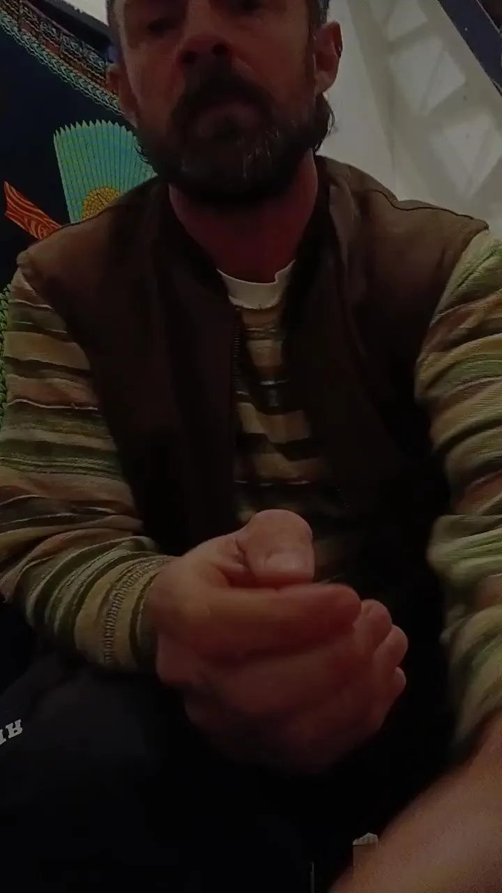 Offline Carlitos12 on Cam4