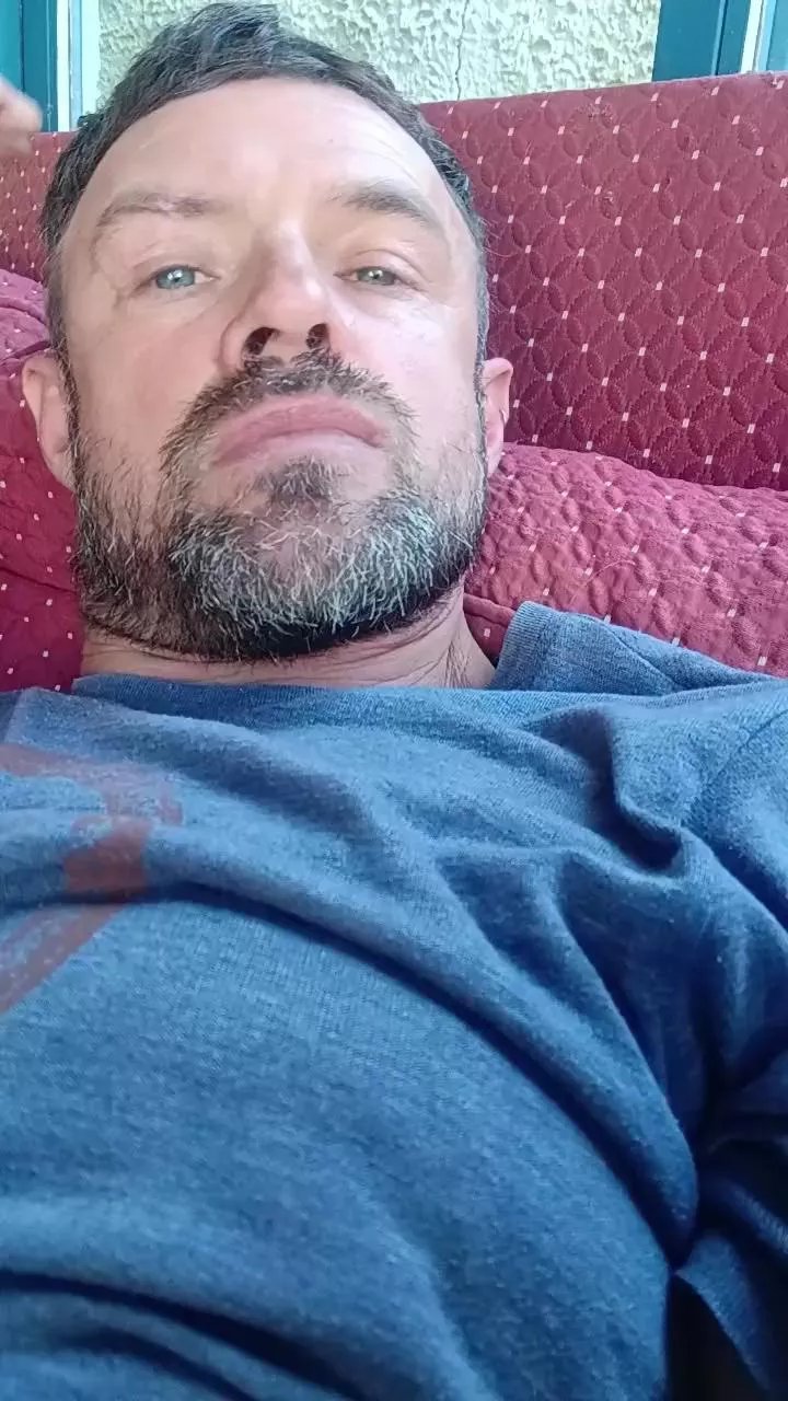 Offline Carlitos12 on Cam4