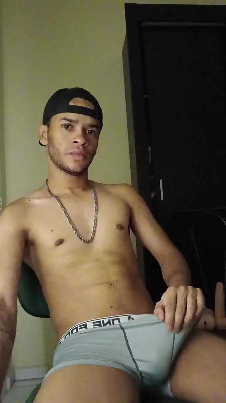 Carlosxntos on Cam4 