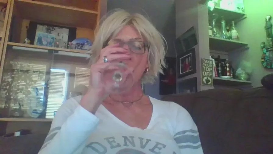 Offline chickinrock on Cam4