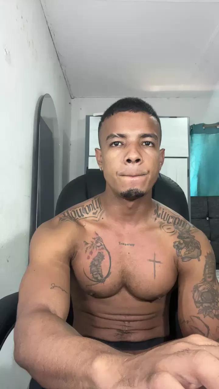 Chris_fendi on Cam4 