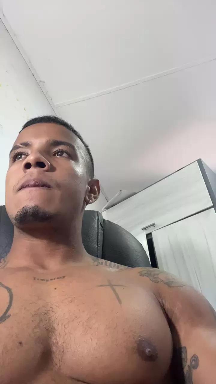 Chris_fendi on Cam4 