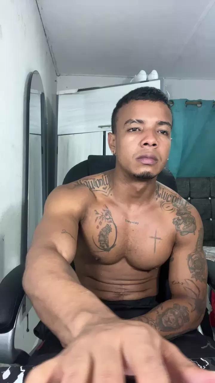 Chris_fendi on Cam4 