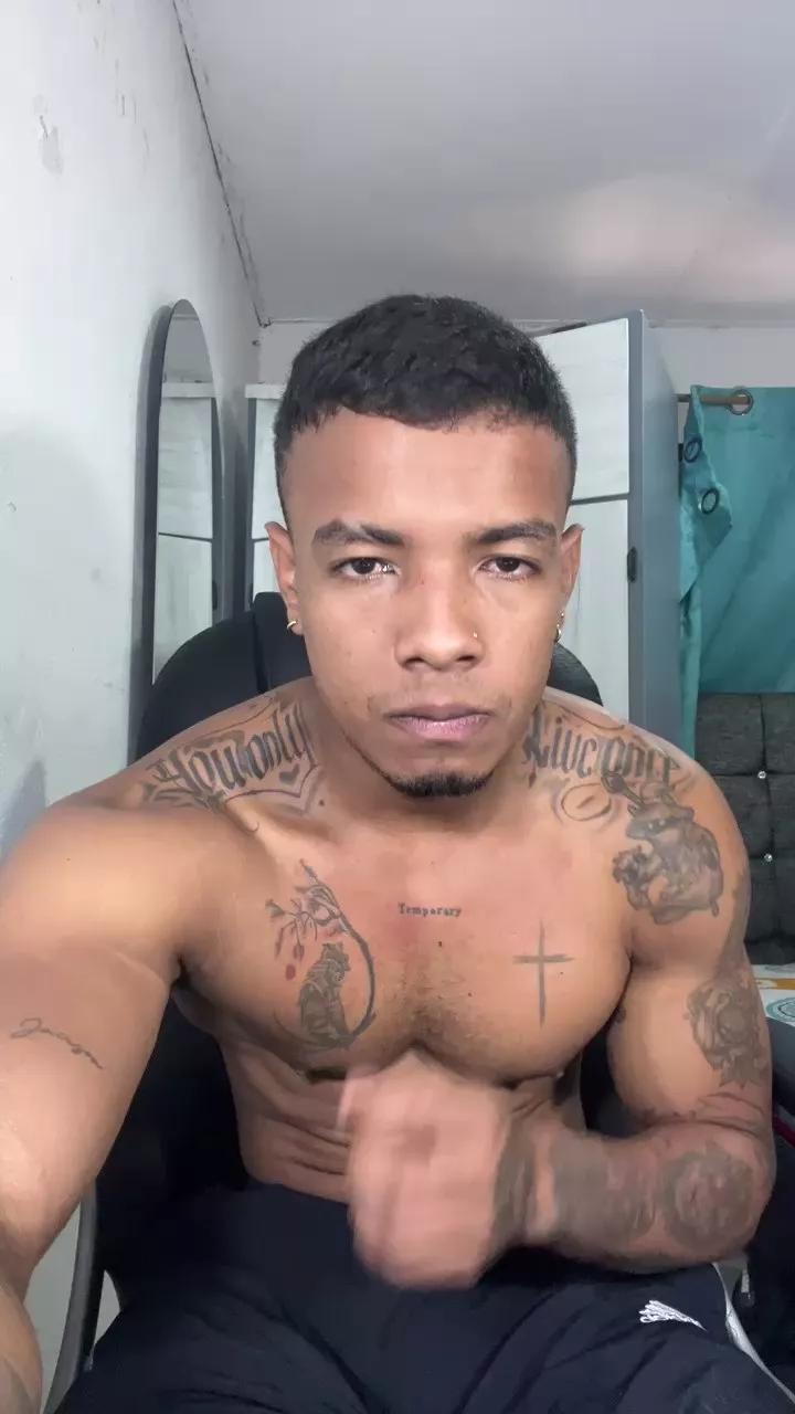 Chris_fendi on Cam4 