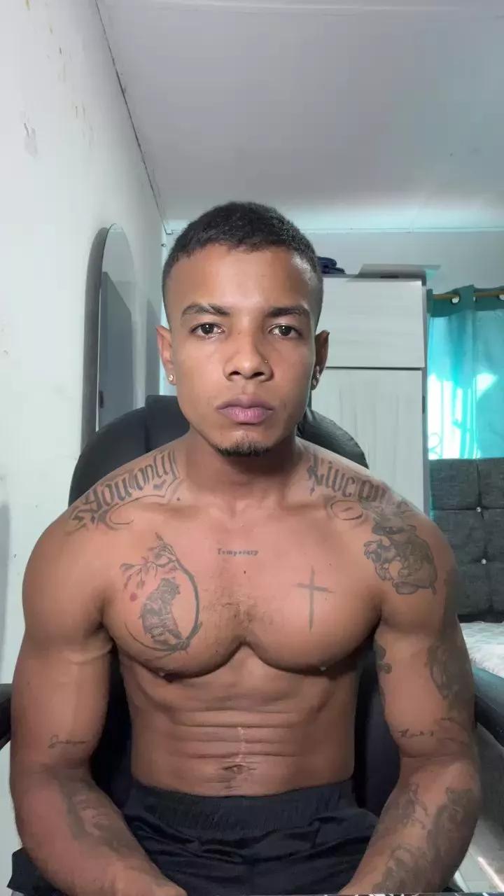 Chris_fendi on Cam4 