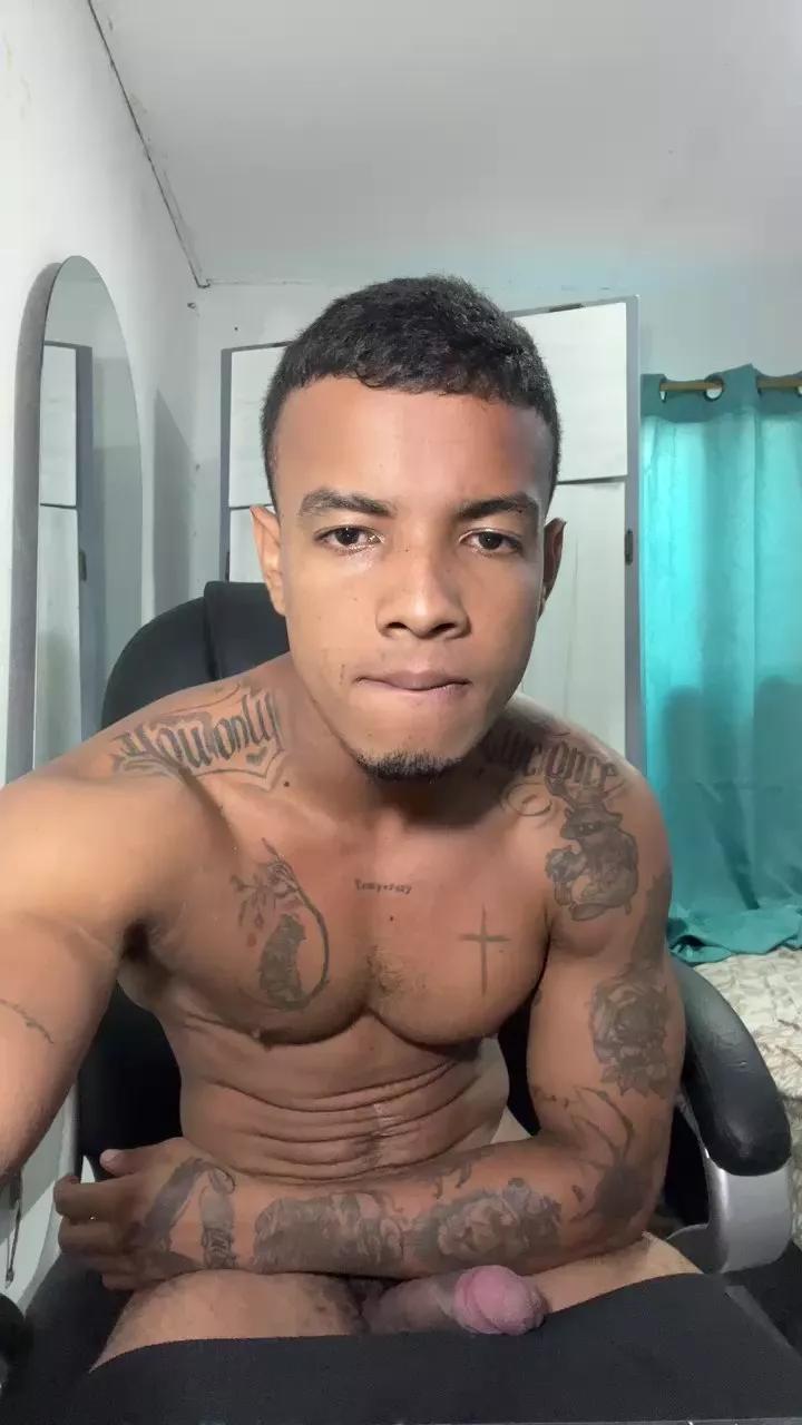 Chris_fendi on Cam4 