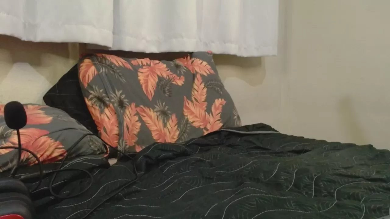 Offline CrowMind on Cam4