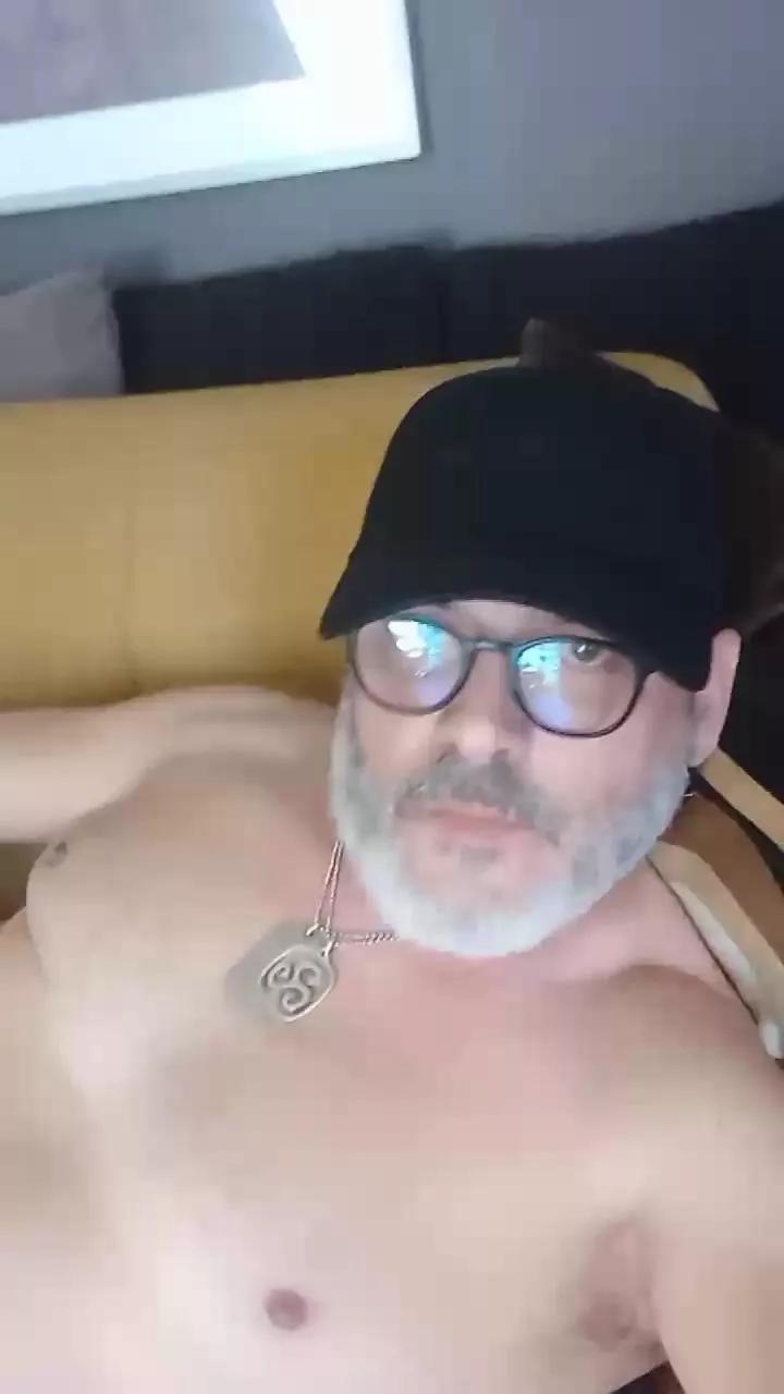 D4DLou1sX on Cam4 
